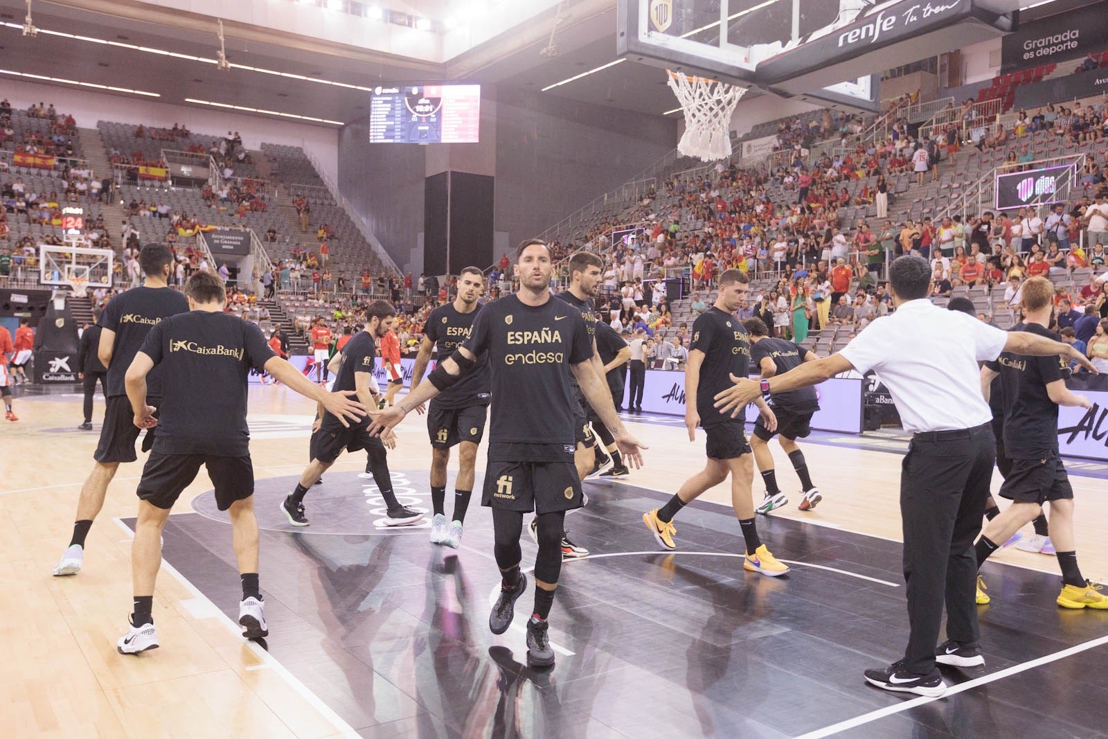 La &#039;Roja&#039; conquista el Palacio rojinegro