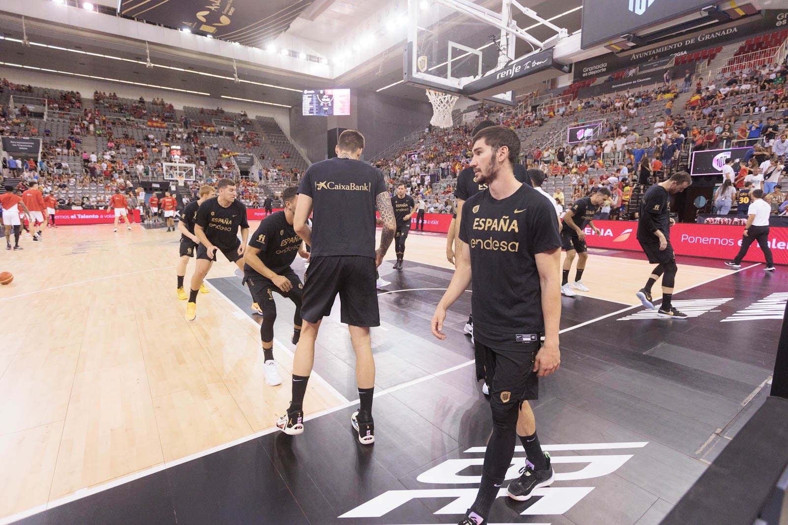 La &#039;Roja&#039; conquista el Palacio rojinegro