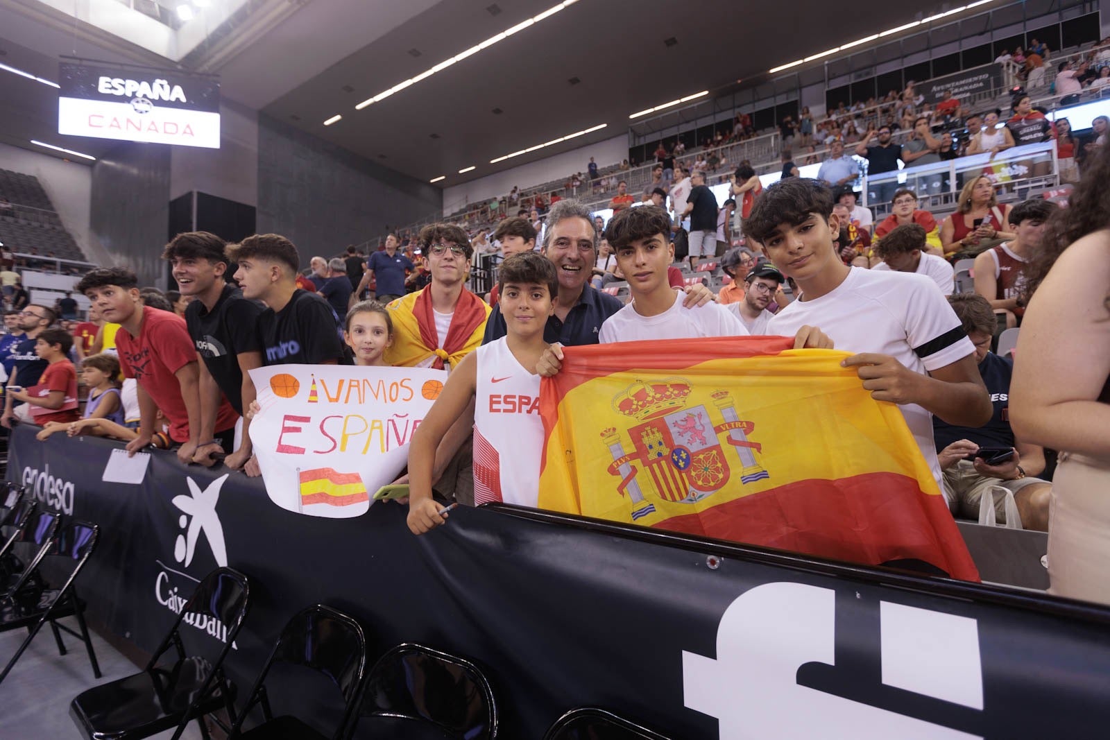 La &#039;Roja&#039; conquista el Palacio rojinegro