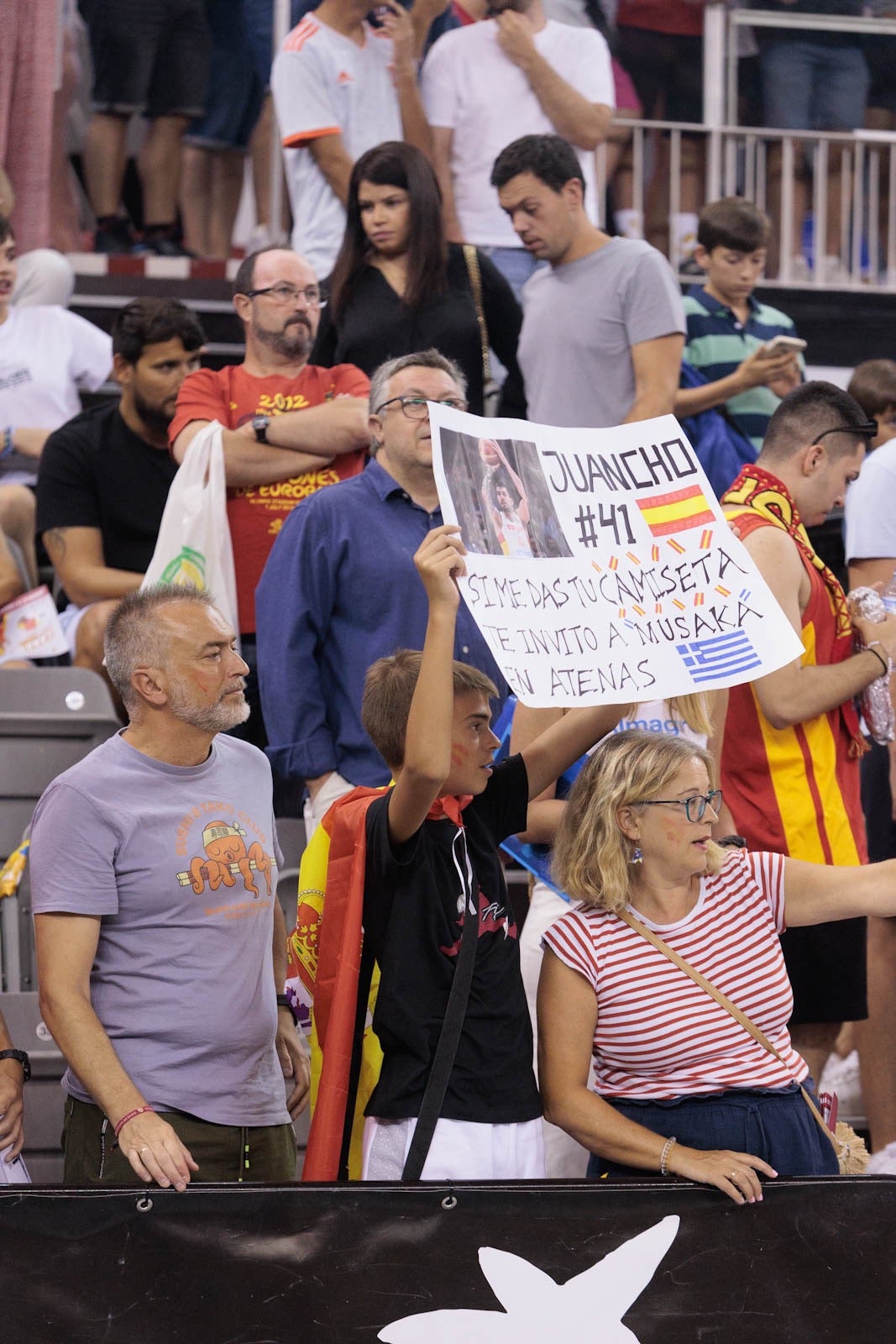 La &#039;Roja&#039; conquista el Palacio rojinegro