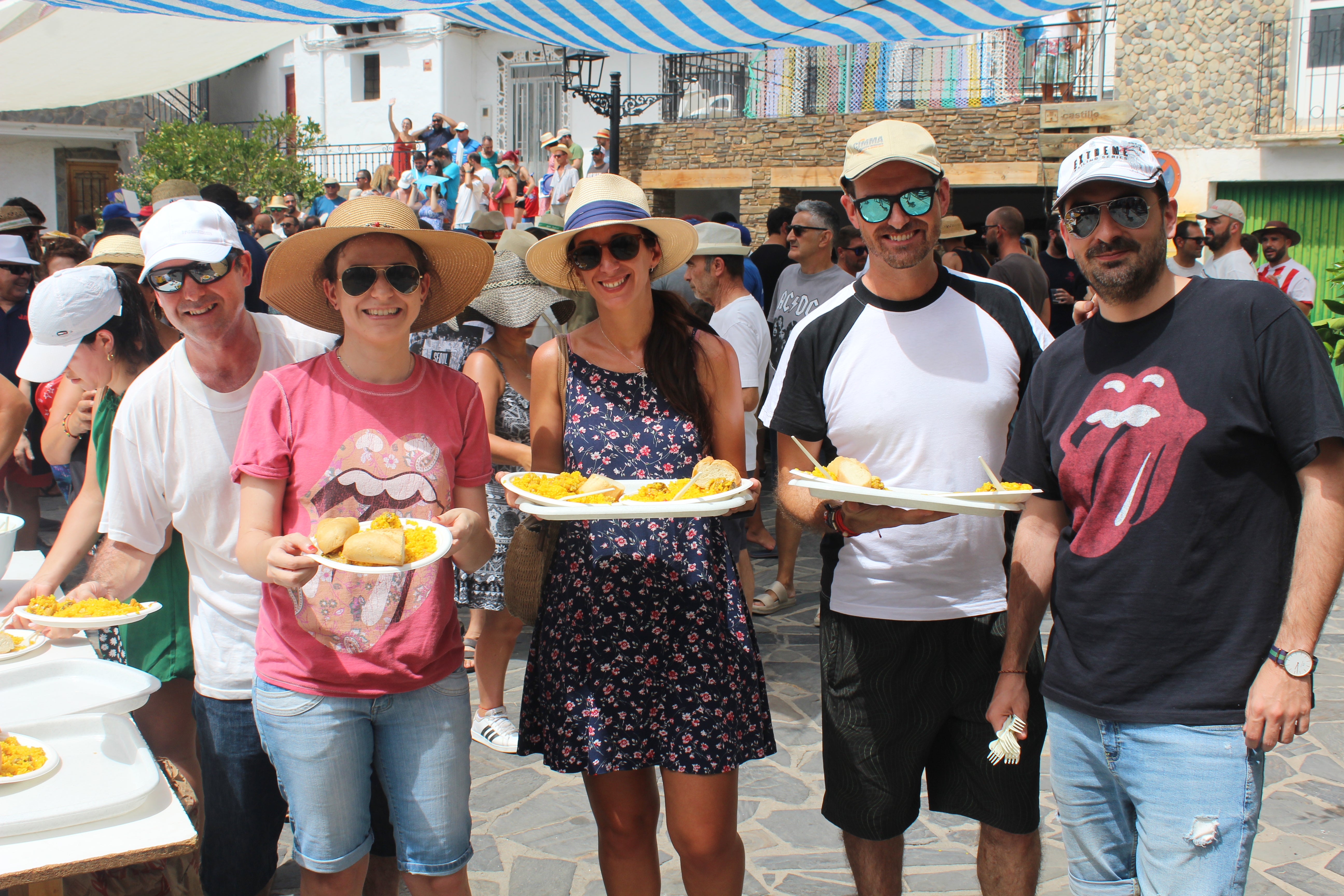 Más de 1.200 personas disfrutan de una gran paella en Velefique