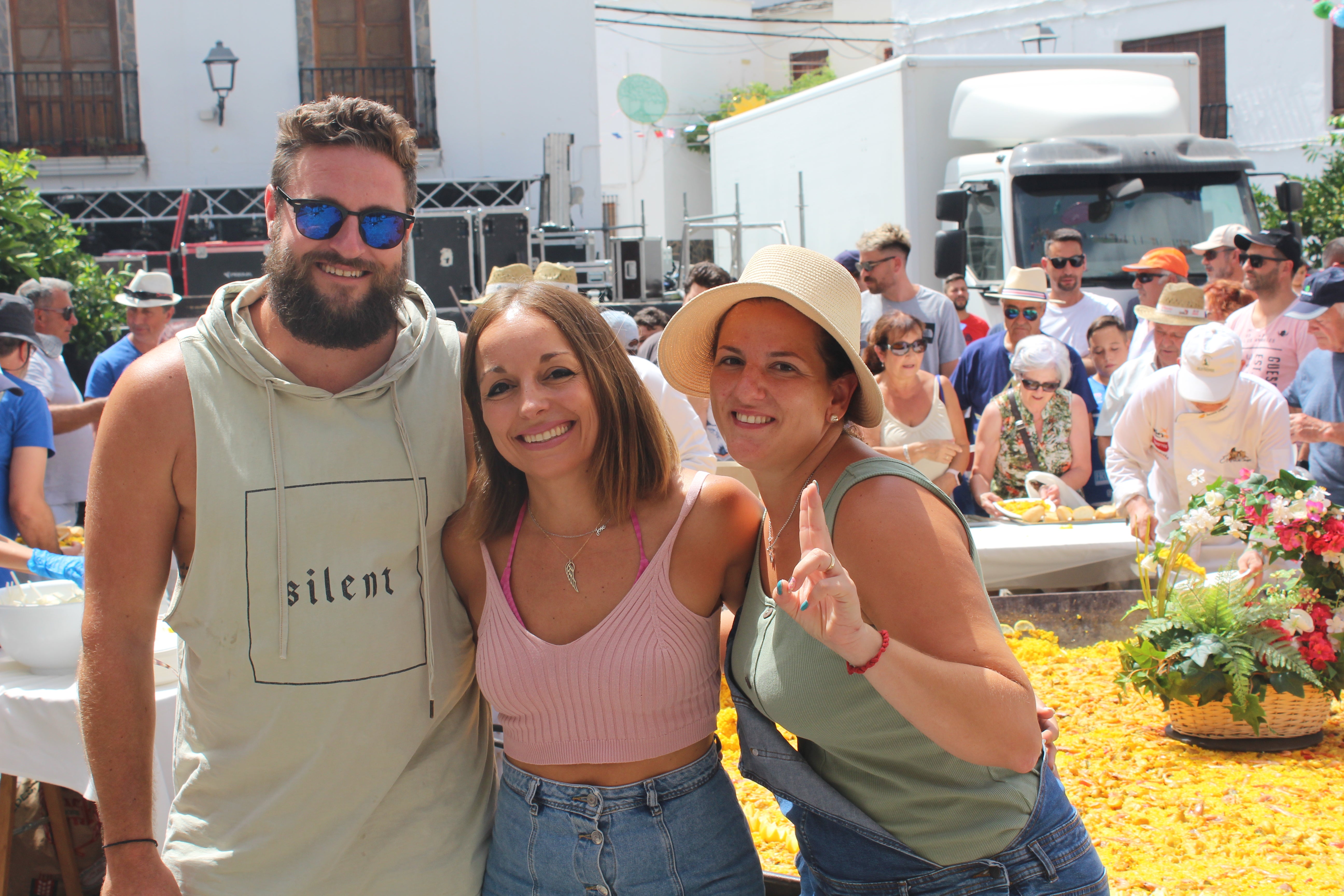 Más de 1.200 personas disfrutan de una gran paella en Velefique