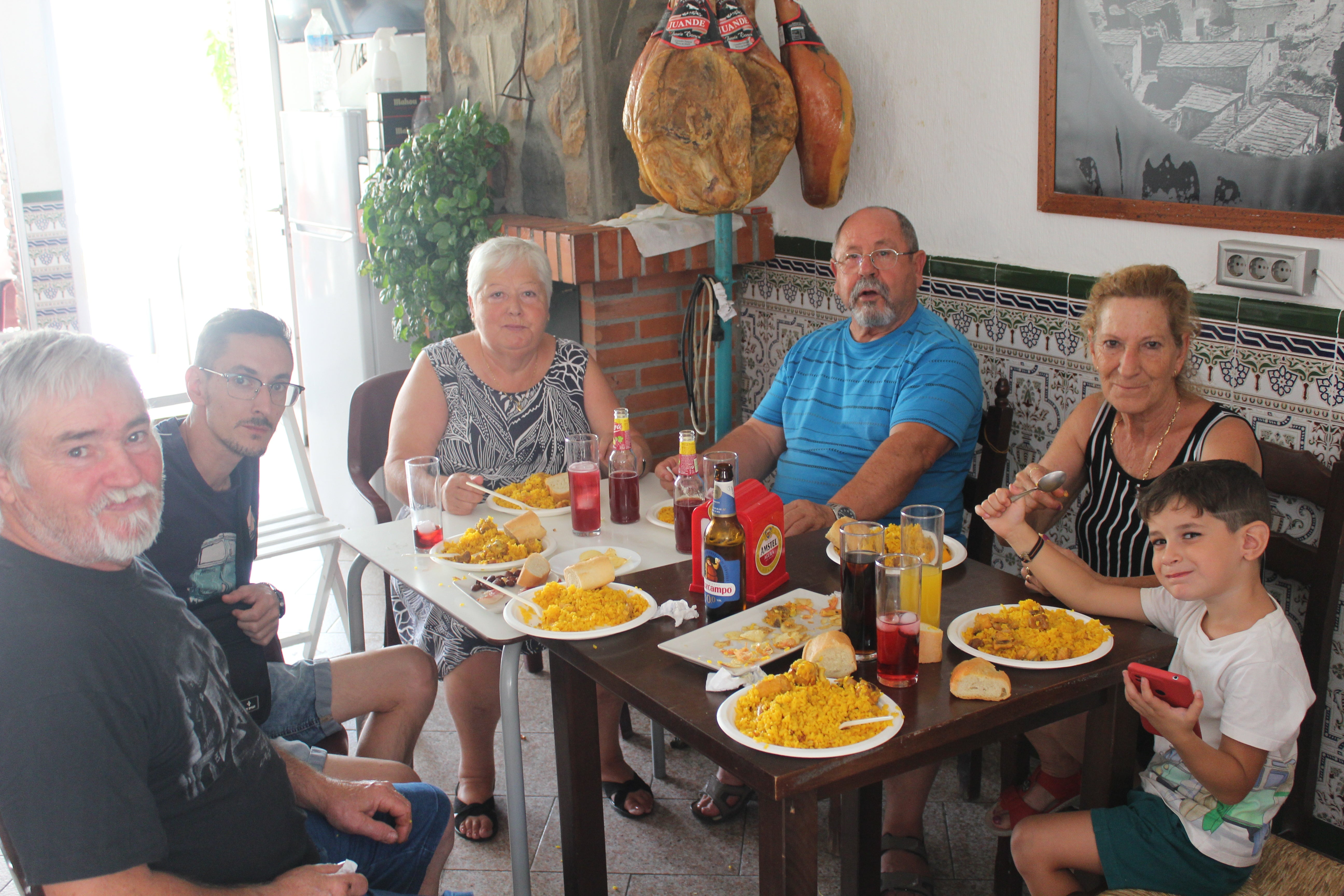 Más de 1.200 personas disfrutan de una gran paella en Velefique