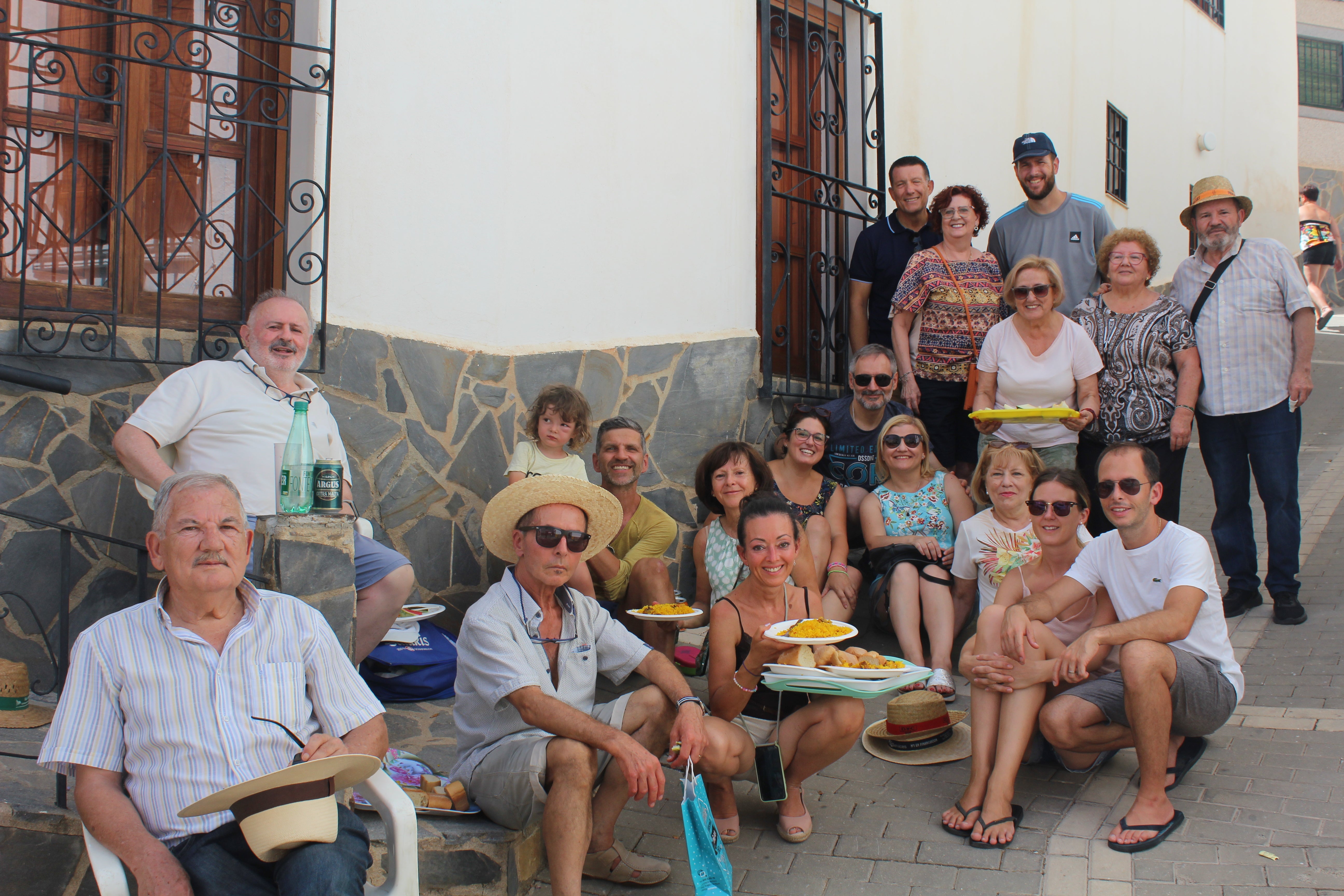 Más de 1.200 personas disfrutan de una gran paella en Velefique