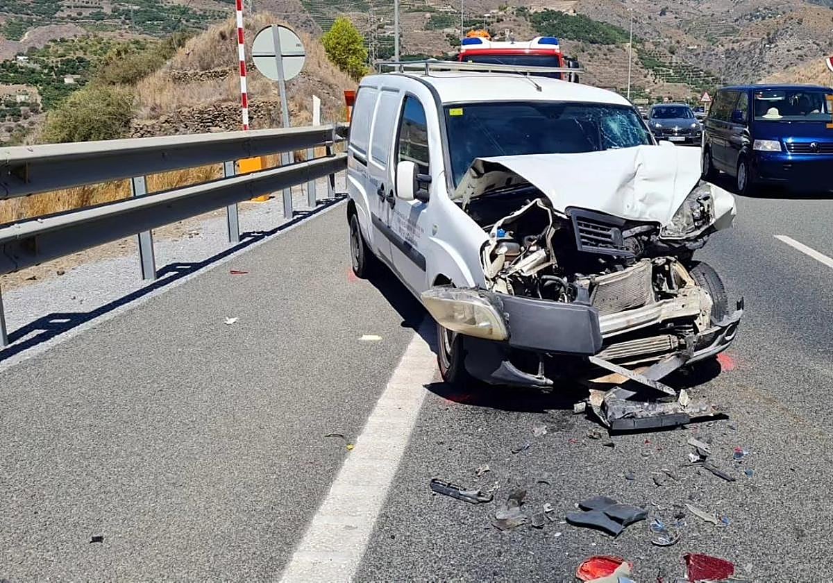 Estado en el que ha quedado uno de los vehículos implicados en el accidente en Almuñécar