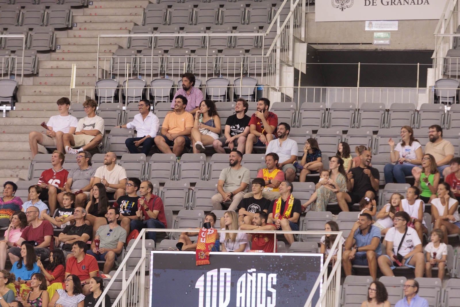 Encuéntrate en la grada del Palacio durante el España-República Dominicana