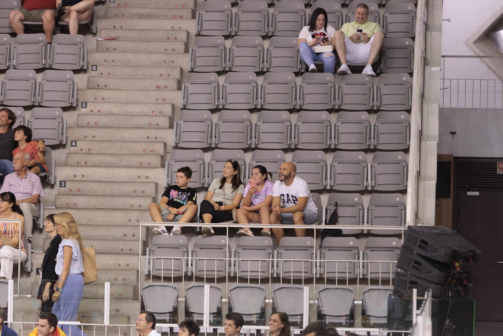 Encuéntrate en la grada del Palacio durante el España-República Dominicana