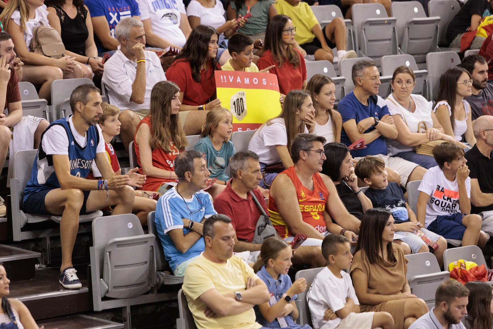 Encuéntrate en la grada del Palacio durante el España-República Dominicana