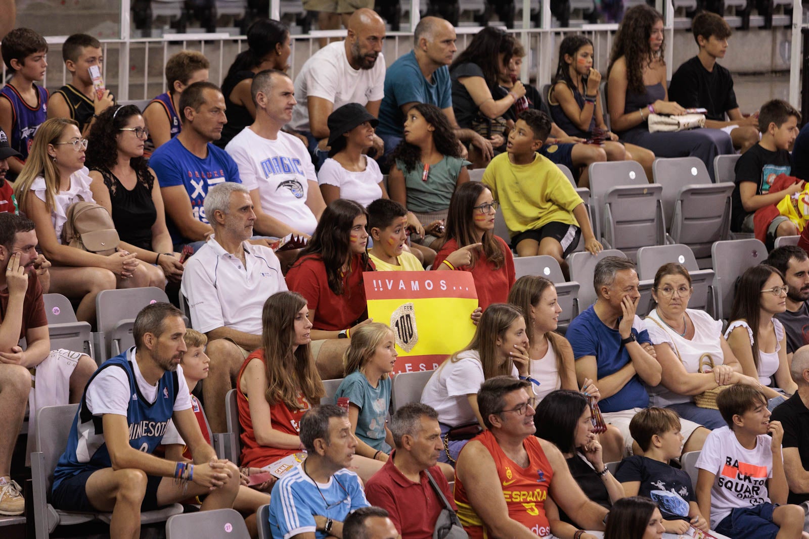 Encuéntrate en la grada del Palacio durante el España-República Dominicana