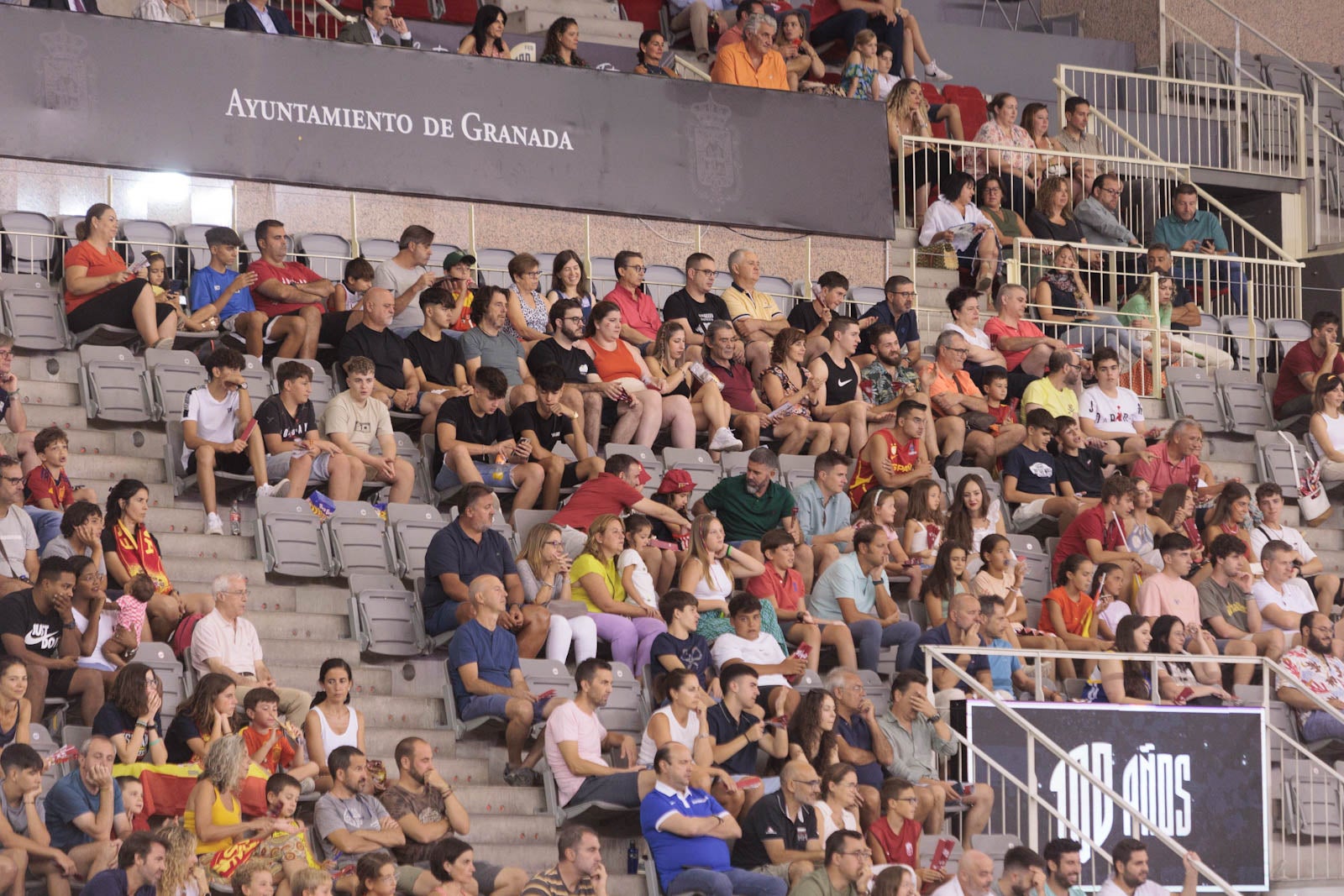 Encuéntrate en la grada del Palacio durante el España-República Dominicana