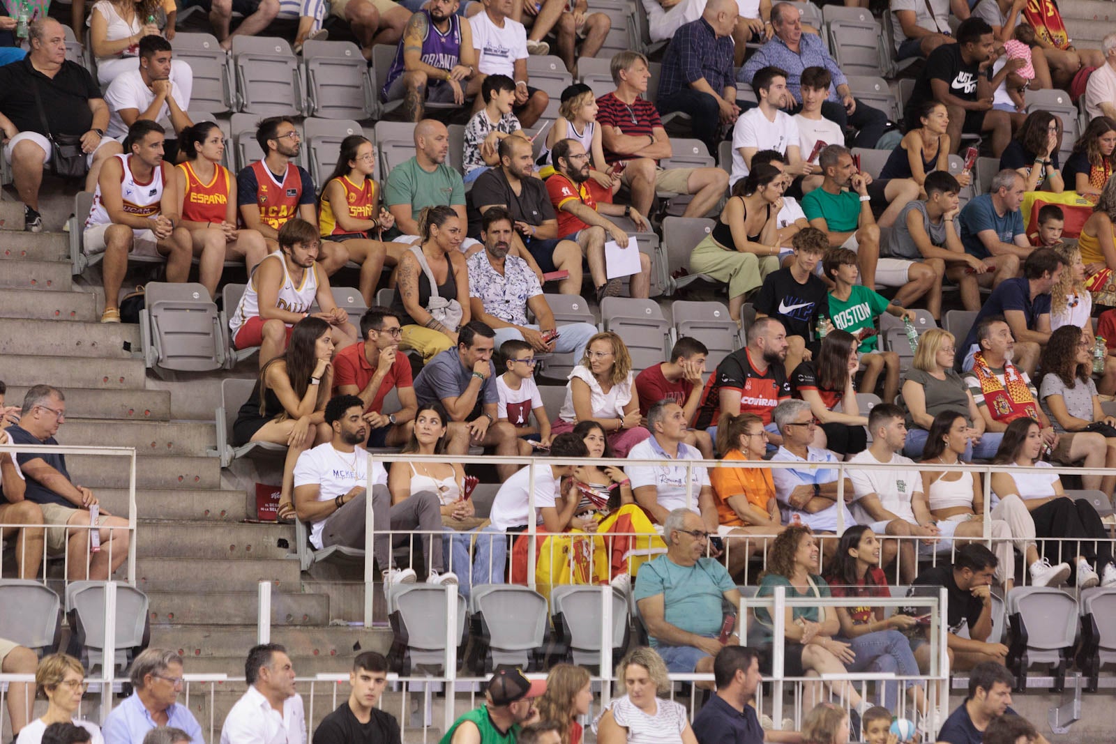 Encuéntrate en la grada del Palacio durante el España-República Dominicana