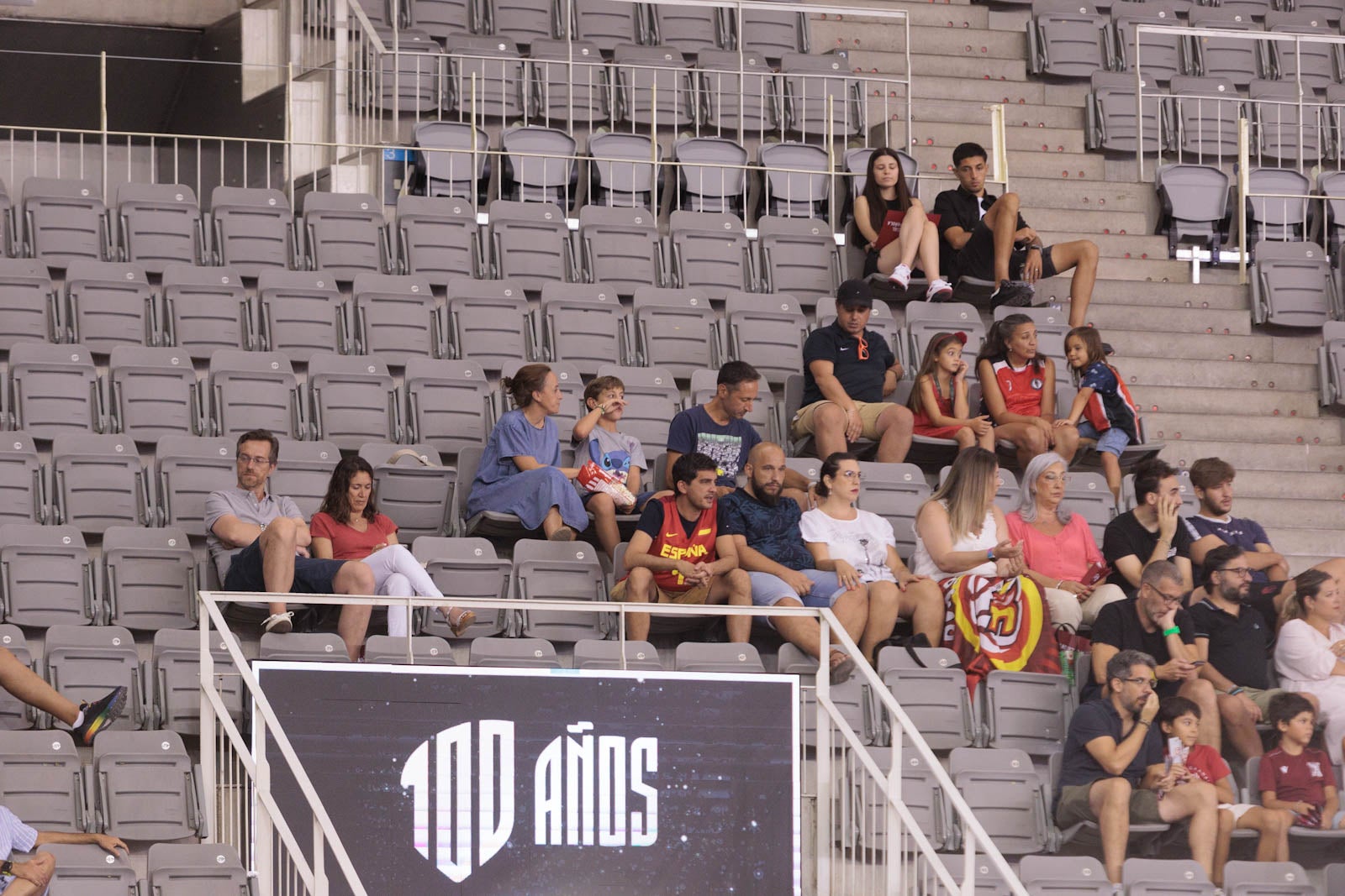 Encuéntrate en la grada del Palacio durante el España-República Dominicana