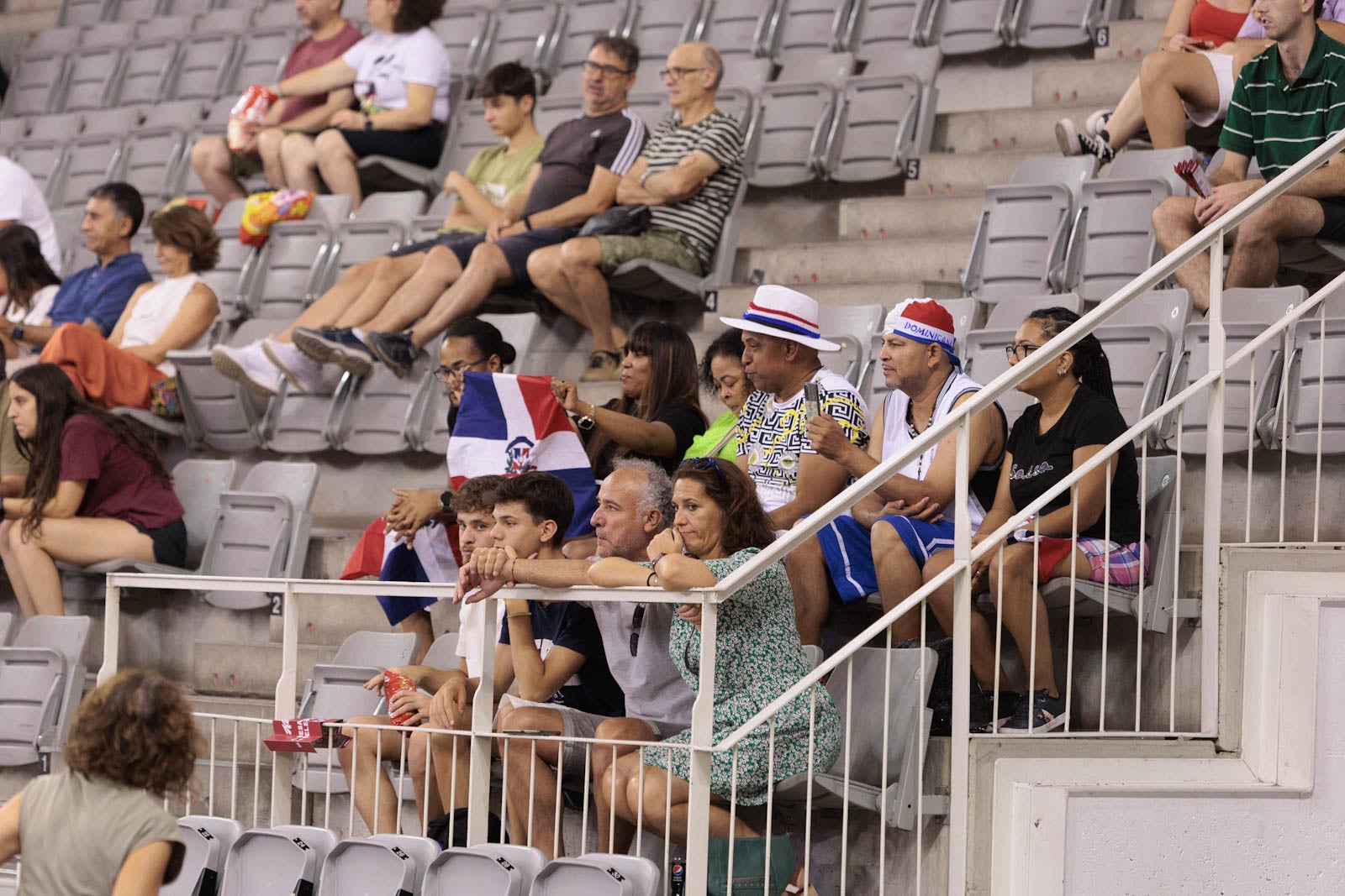 Encuéntrate en la grada del Palacio durante el España-República Dominicana