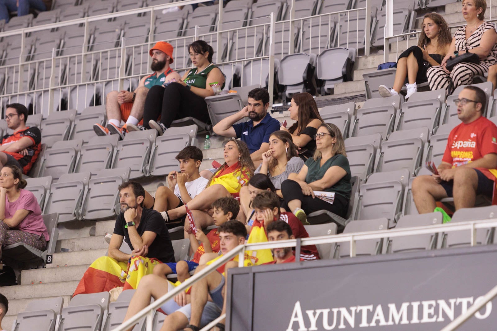 Encuéntrate en la grada del Palacio durante el España-República Dominicana