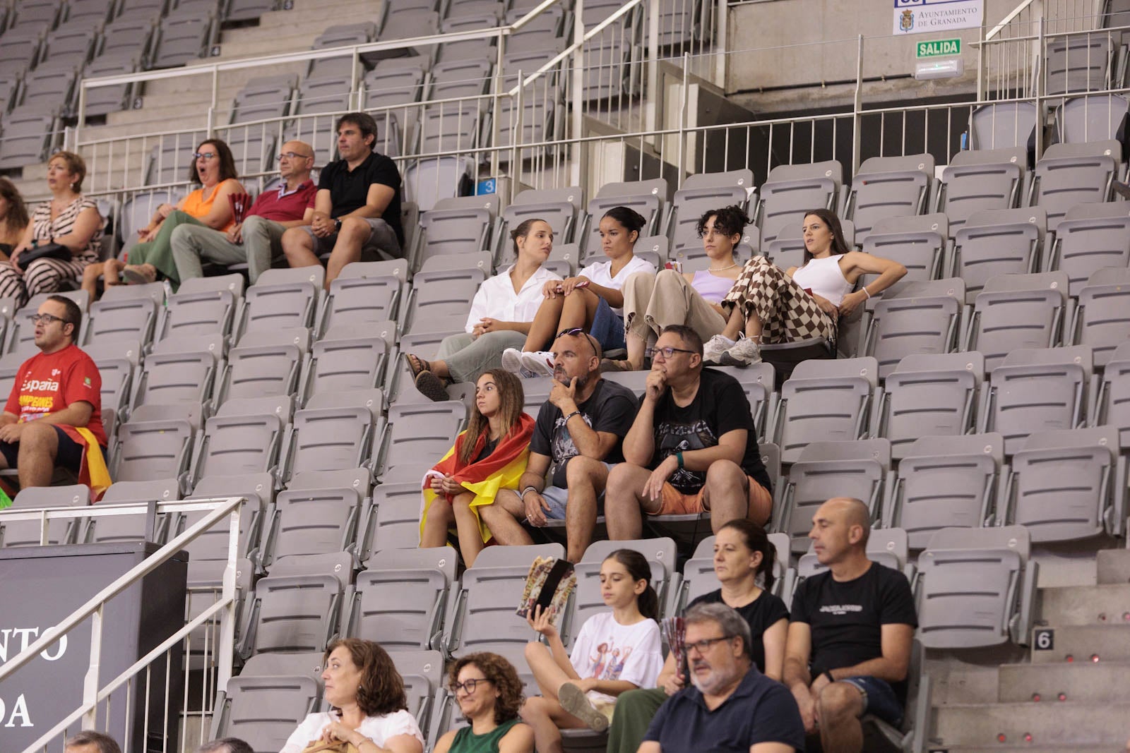 Encuéntrate en la grada del Palacio durante el España-República Dominicana