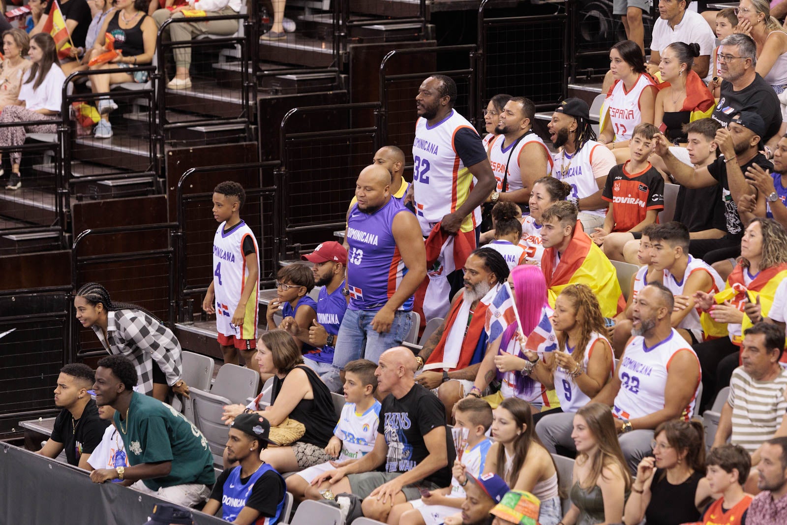 Encuéntrate en la grada del Palacio durante el España-República Dominicana