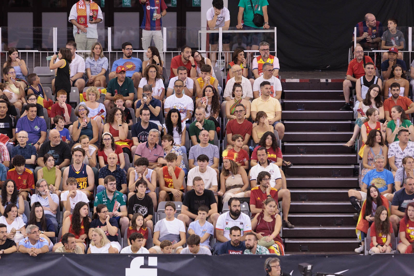 Encuéntrate en la grada del Palacio durante el España-República Dominicana