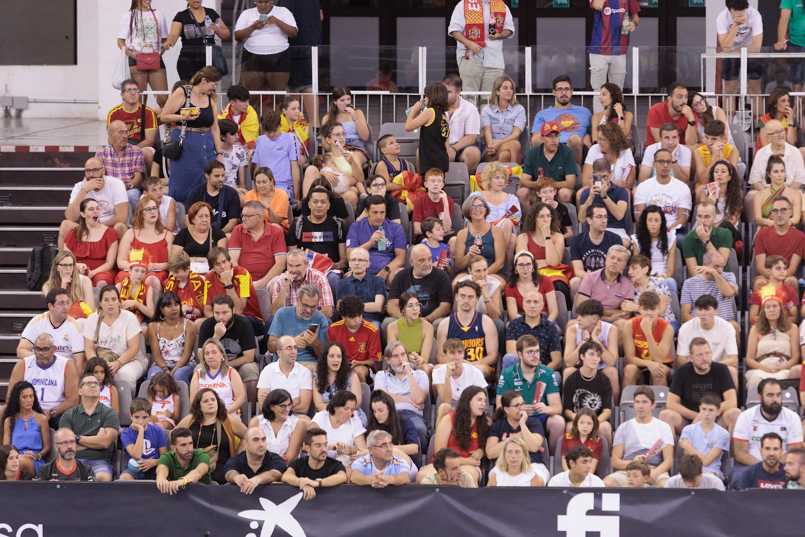 Encuéntrate en la grada del Palacio durante el España-República Dominicana