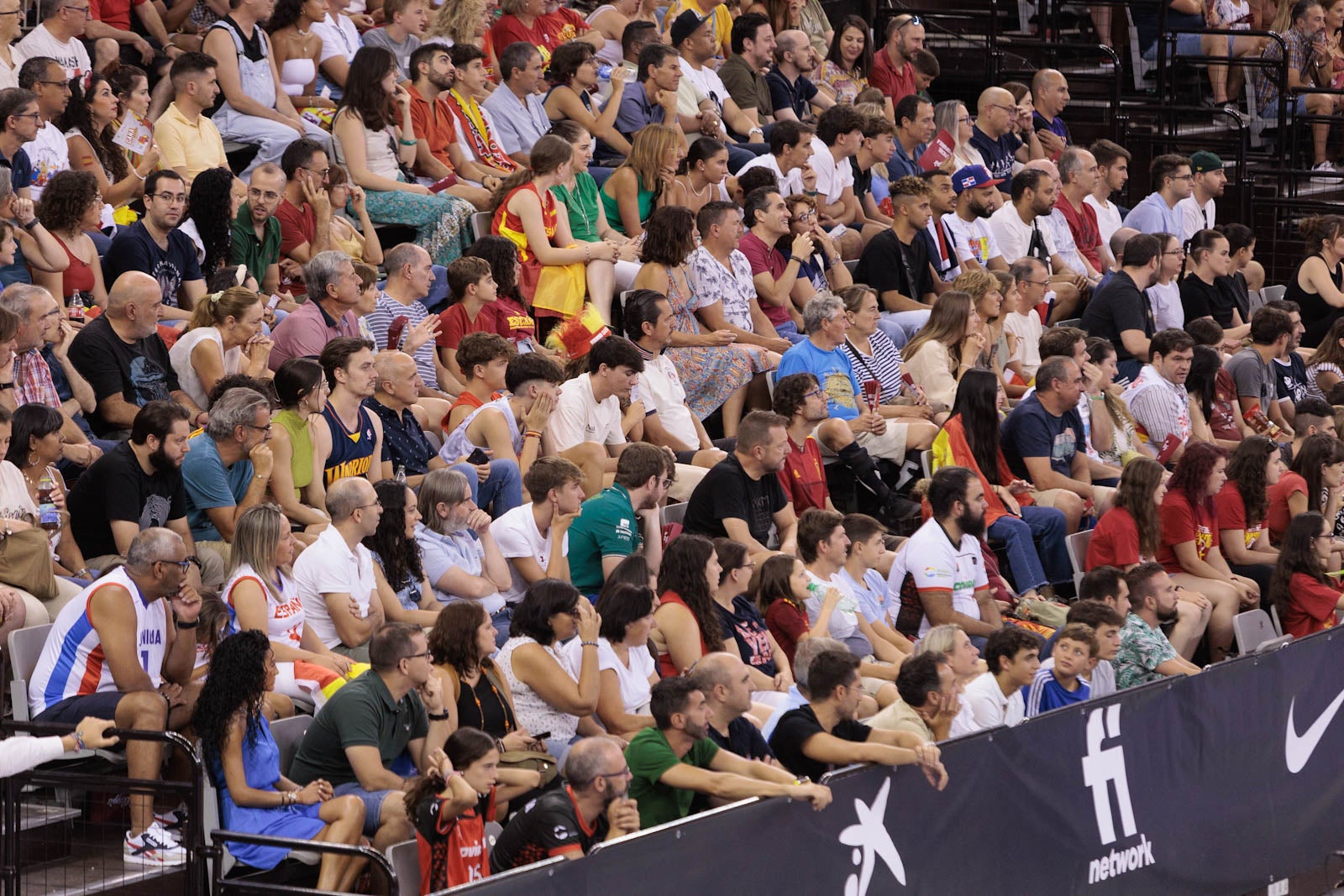 Encuéntrate en la grada del Palacio durante el España-República Dominicana