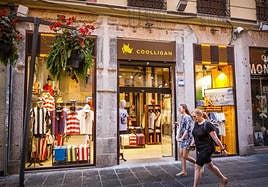 Un comercio del centro de Granada.