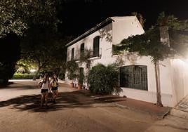 La paz se respira hoy en la Huerta de SanVicente en las noches de verano, un lugar ideal para el paso