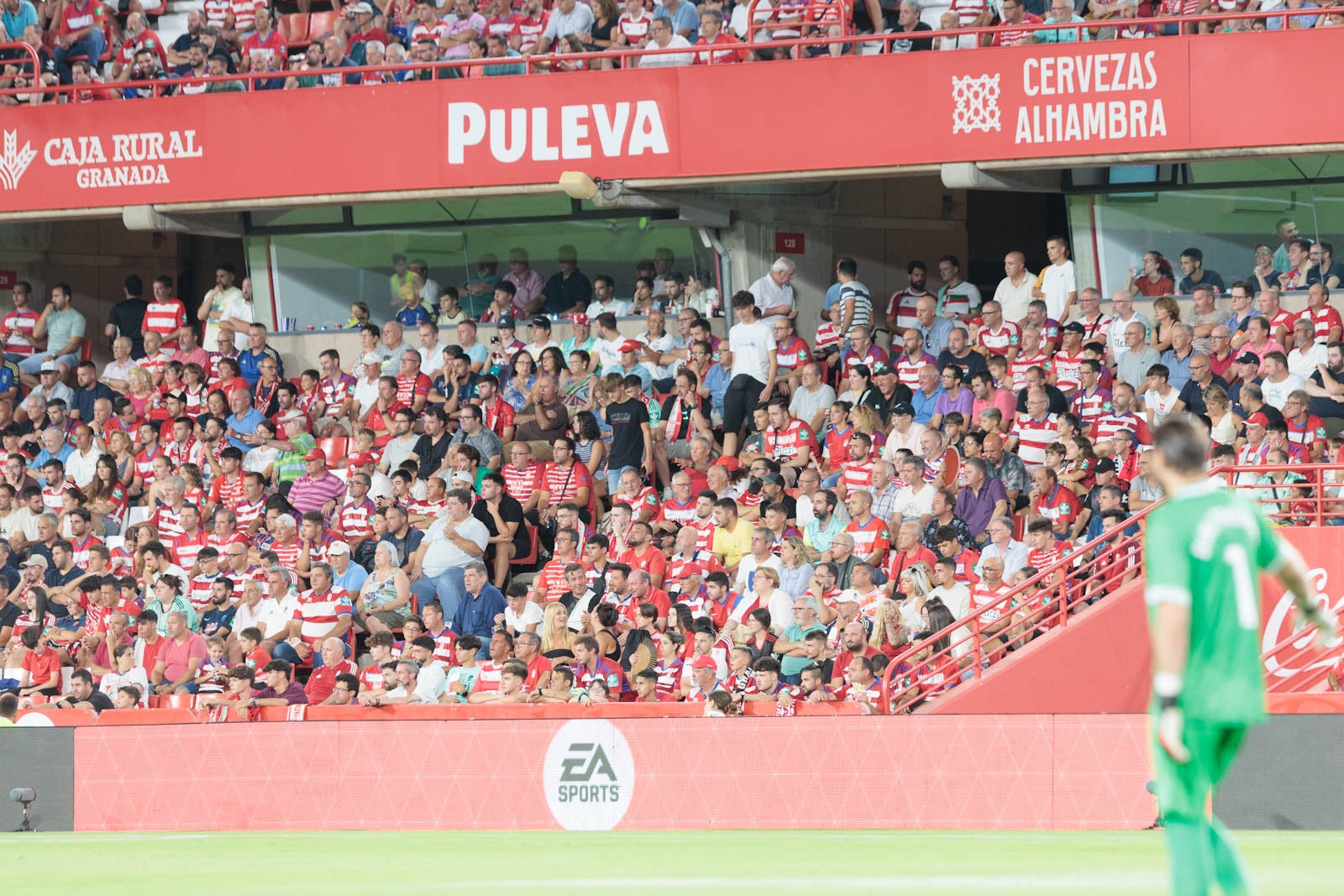 Encuéntrate en la grada durante el Granada-Rayo
