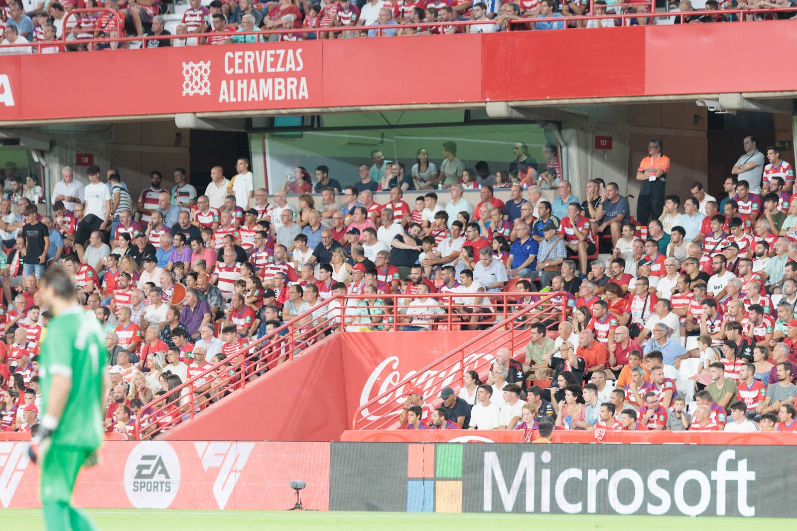 Encuéntrate en la grada durante el Granada-Rayo