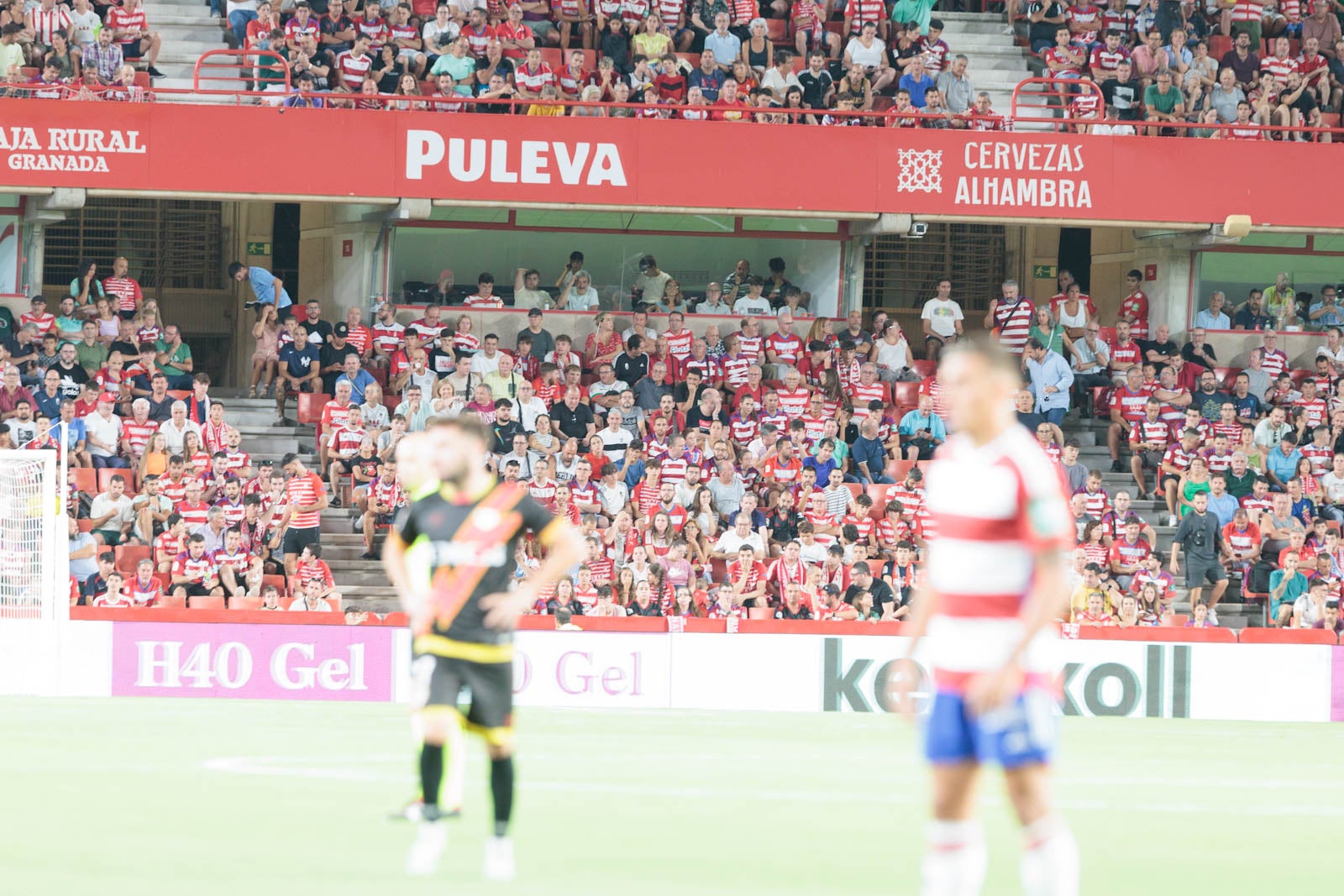 Encuéntrate en la grada durante el Granada-Rayo
