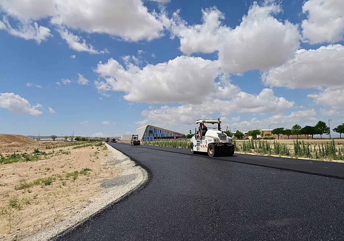 Ensanche del acceso al parque tecnológico de Escúzar.