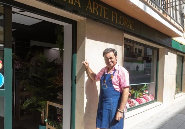 Francisco regenta una floristería en la Chana.