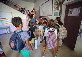 Las comunidades autónomas presentan deducciones por material escolar.