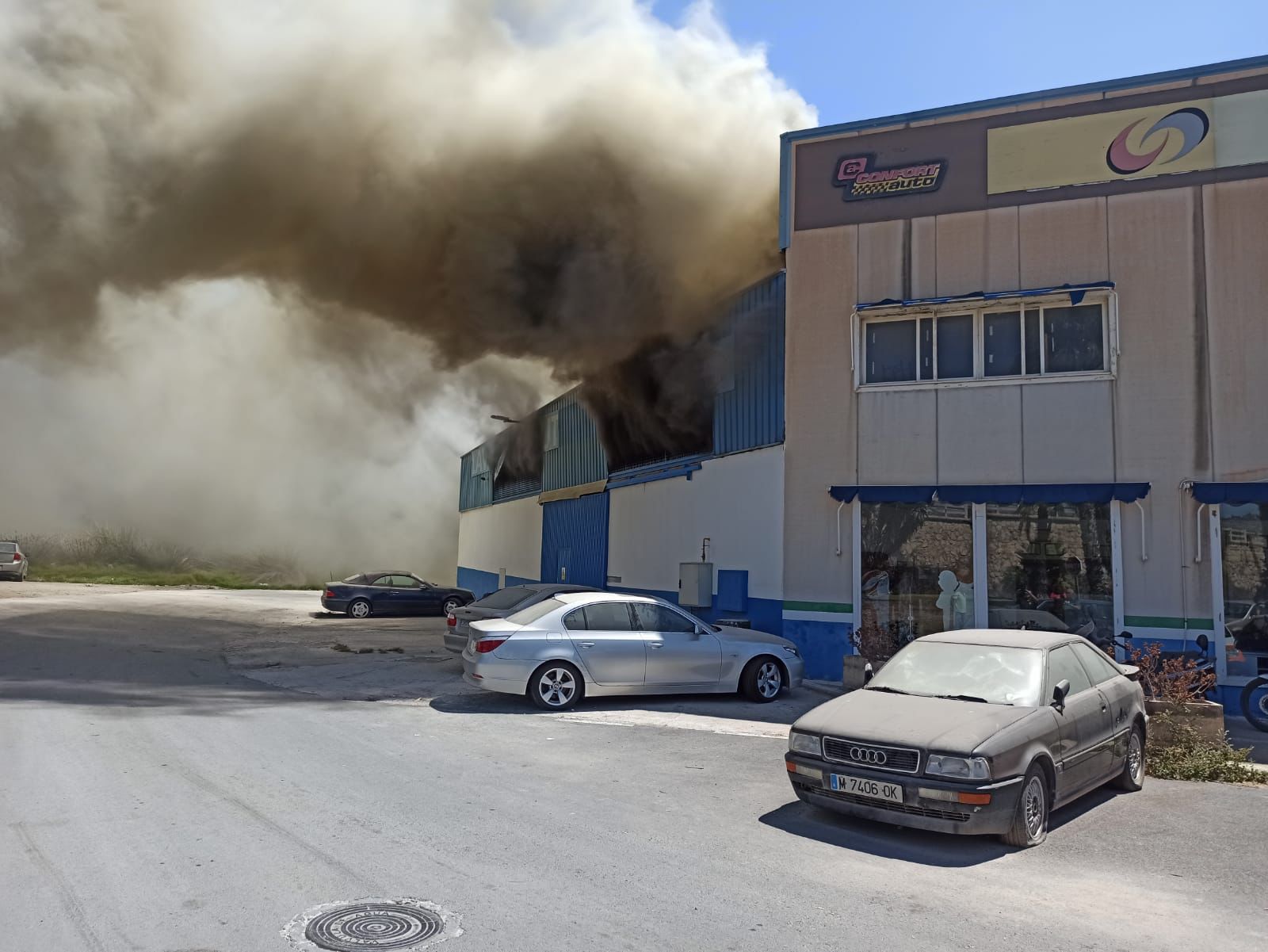 Incendio en una nave de Salobreña.