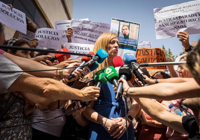 La exalcaldesa de Maracena Berta Linares, tras declarar en los juzgados el pasado 12 de julio.