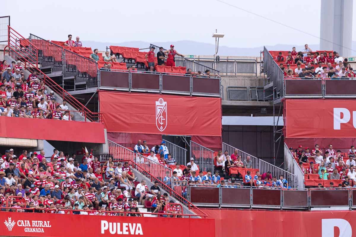Encuéntrate en la grada durante el Granada-Mallorca