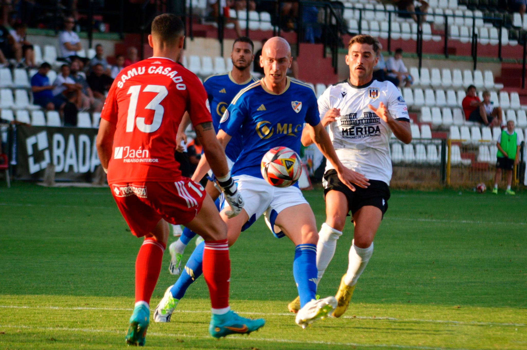Un Linares muy verde no pudo sumar en el Estadio Romano