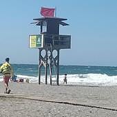 Primera bandera roja de agosto en las playas de Granada por el temporal