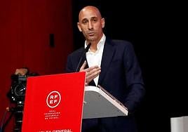 Luis Rubiales, durante la asamblea extraordinaria de la RFEF.