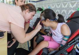 Mireia atiende a Davinia con un amor y ternura que logra arrancarle todo tipo de sonrisas.