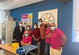 Salud vacuna a un 95% de la población de entre 12 y 21 años frente a la meningitis.