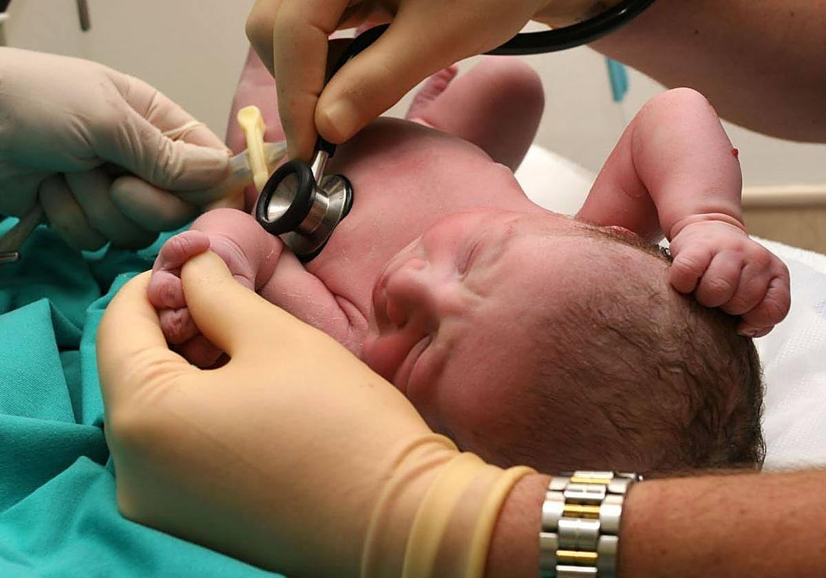 La Junta reconoce que faltan médicos y especialistas.