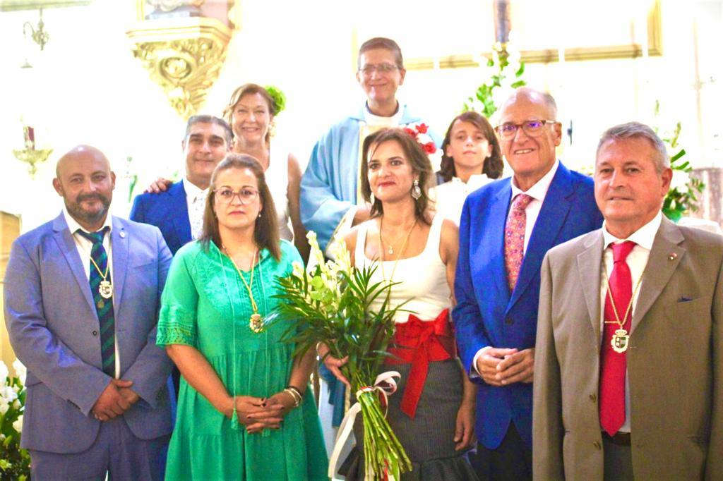 El equipo de gobierno de Benahadux en la entrega floral.