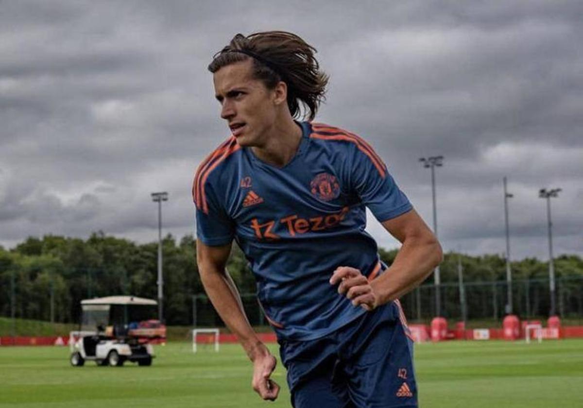 Álvaro Fernández, durante un entrenamiento con el Manchester United.