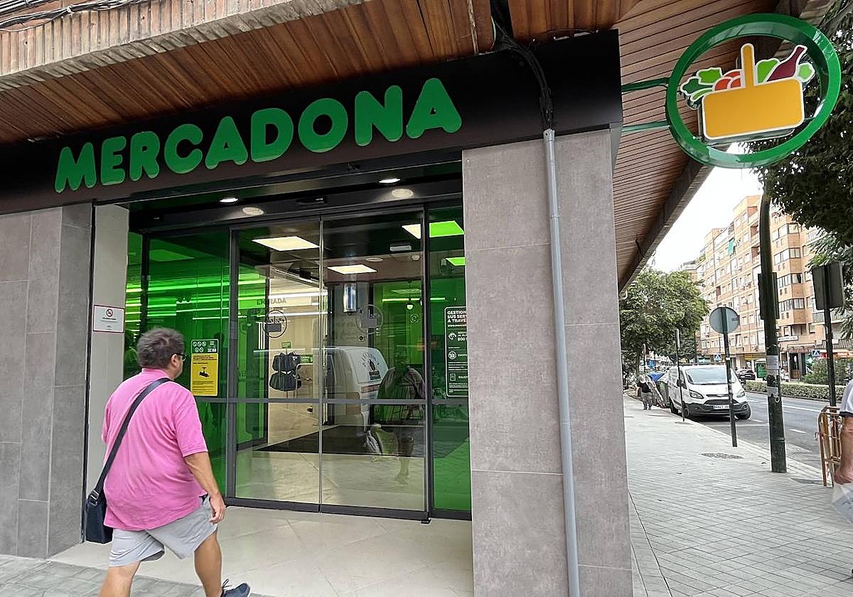 Entrada al Mercadona de Camino de Ronda tras la reforma