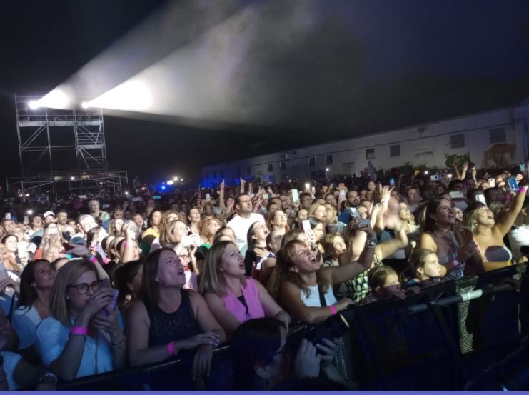 Asistentes al concierto que duró más de dos horas.