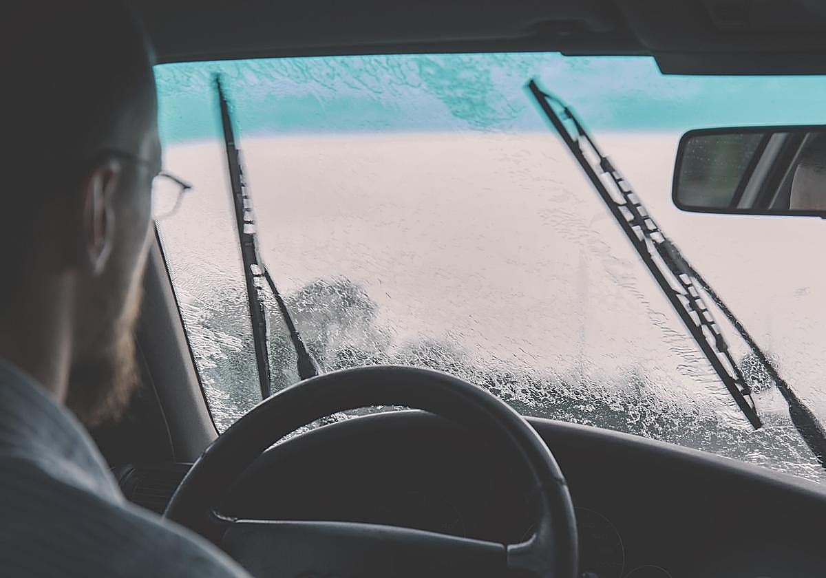 Estas son las desconocidas multas que puede ponerte la DGT los días de lluvia.