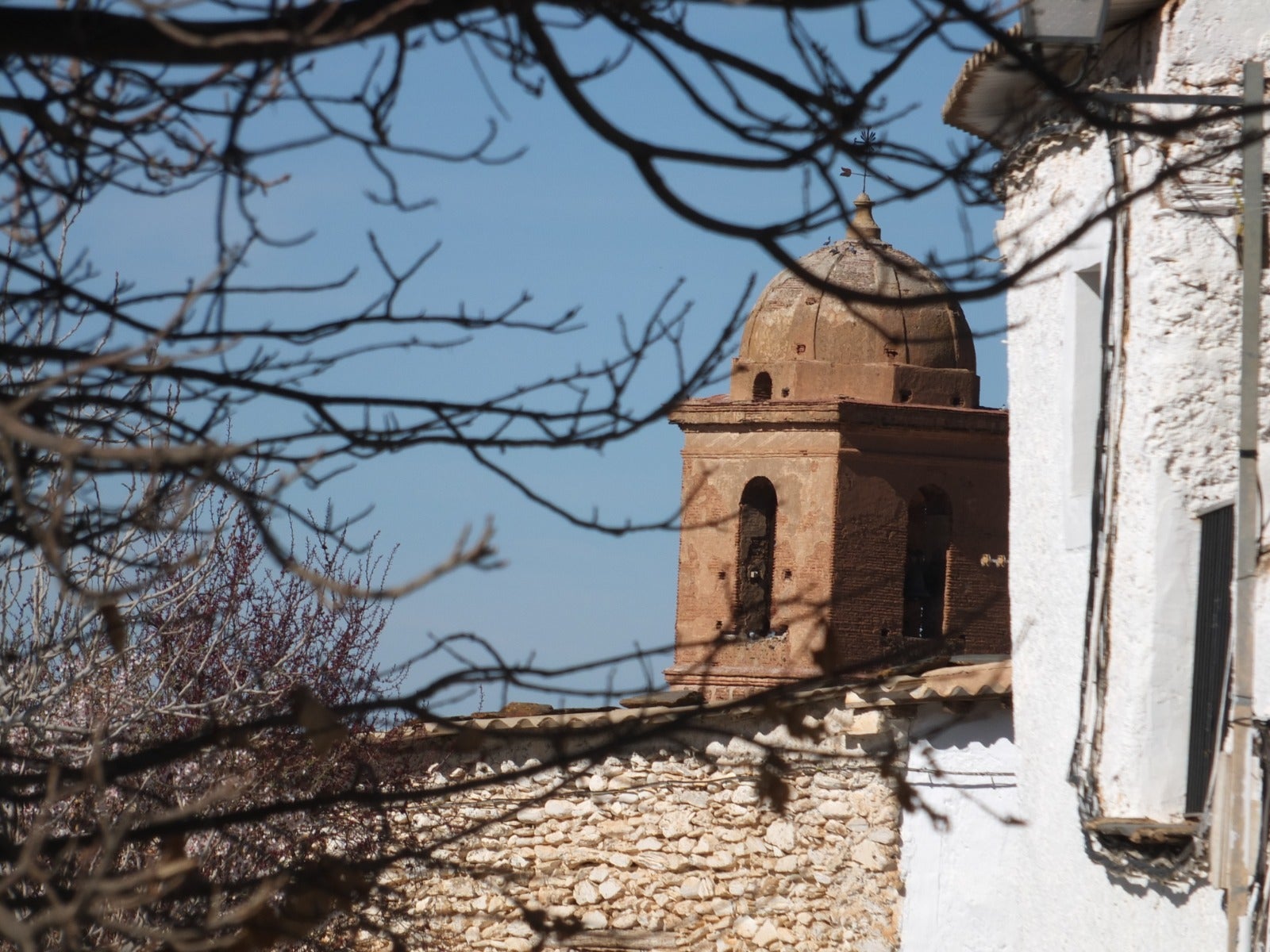 Entre otras actuaciones, la rehabilitación incluye la mejora de la cubierta y la cúpula de la torre.