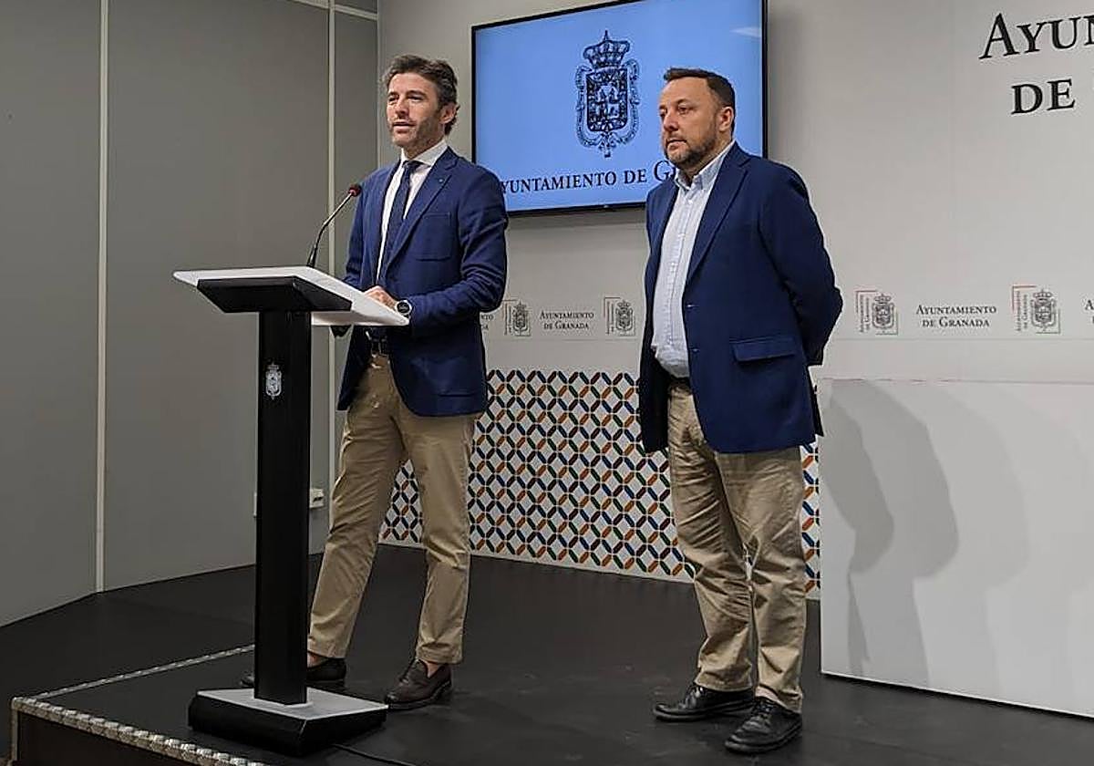 El portavoz del gobierno municipal, Jorge Saavedra, y el edil de Mantenimiento, Francisco Almohalla, este viernes.