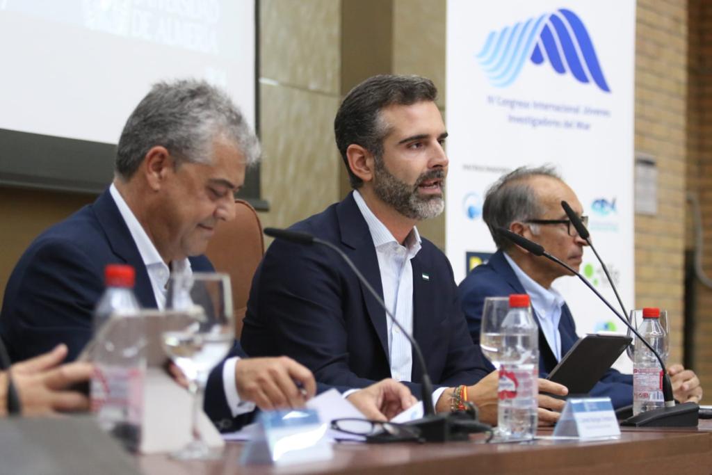 El consejero de Sostenibilidad, RamónFernández-Pacheco, durante su intervención en el congreso.