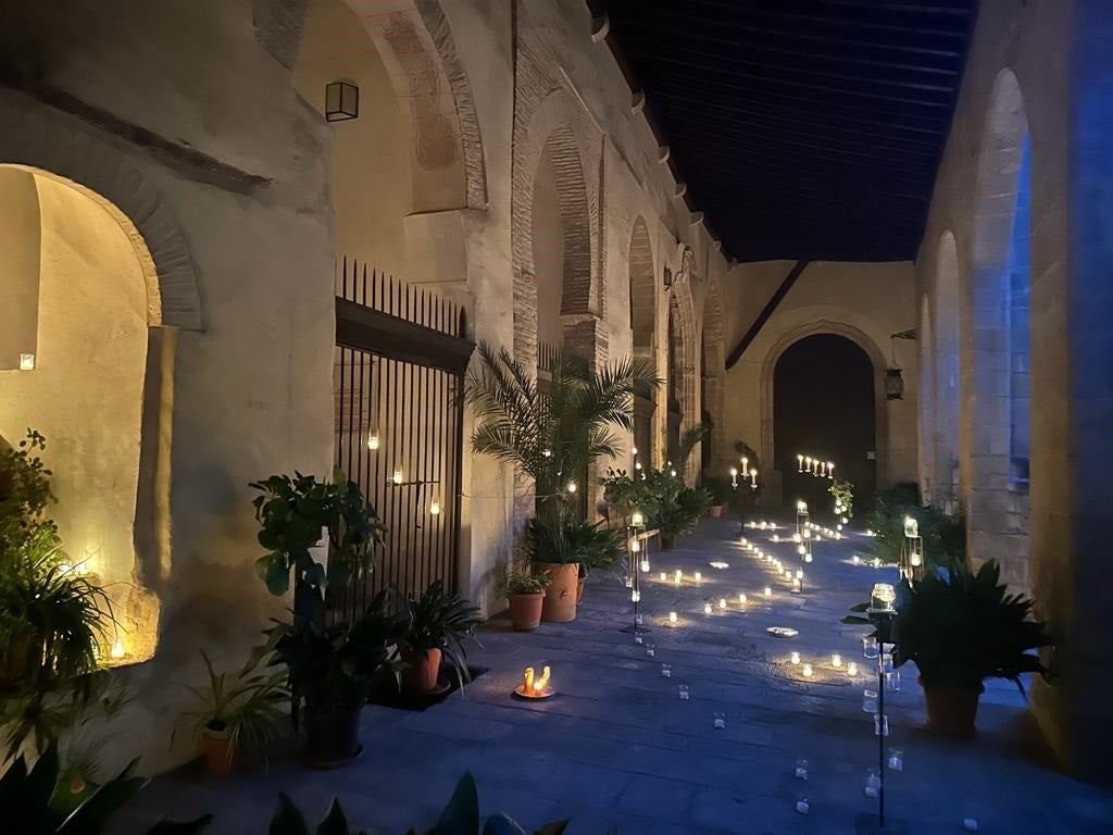 El &#039;Renacimiento a la luz de las velas&#039; de Beza, en imágenes