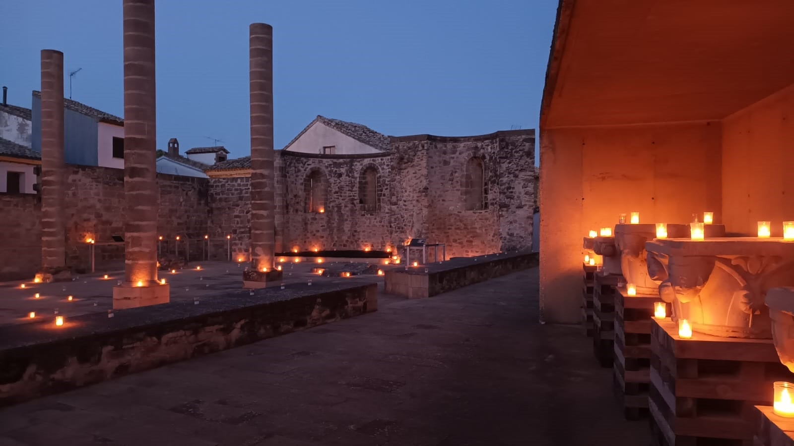 El &#039;Renacimiento a la luz de las velas&#039; de Beza, en imágenes